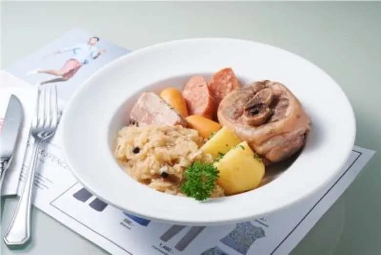 ฟู้ดลอฟท์ ห้างเซ็นทรัลชิดลม ชวนลิ้มลองอาหารสไตล์ฝรั่งเศส กับร้าน “Love Me Tender Le Bistro”