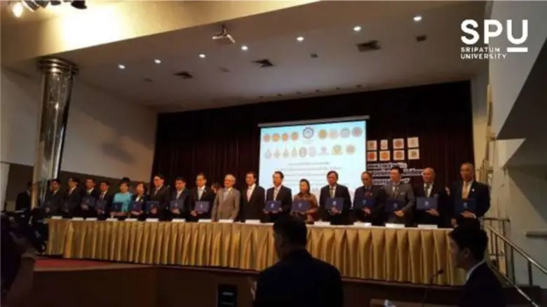 ผศ.ดร.วิรัช เลิศไพฑูรย์พันธ์ รองอธิการบดี...