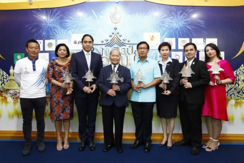 นายธานินทร์ กรัยวิเชียร องคมนตรีและรองประ...