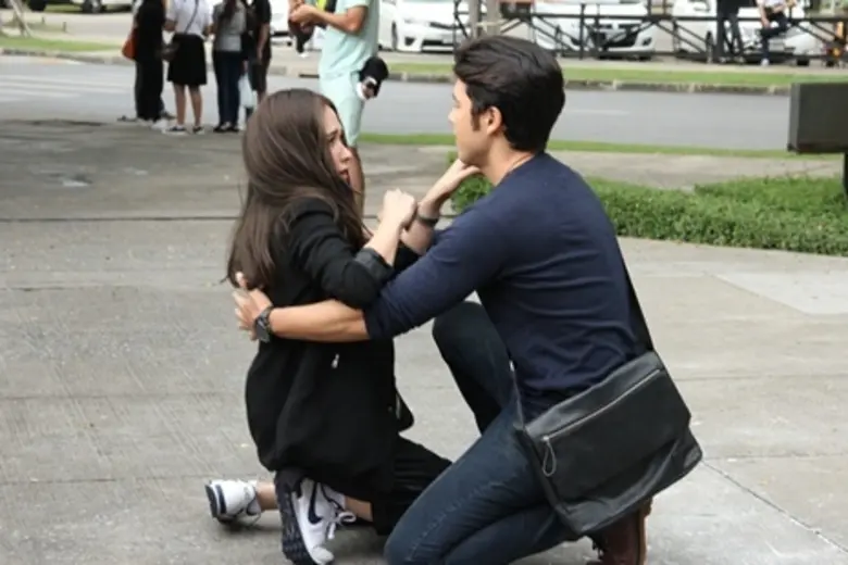 ทีวีไกด์: ละคร "สายลับรักป่วน" “พลอย” วิ่งฝ่าดงกระสุน “แอนดริว” โผล่ช่วยทันเวลา