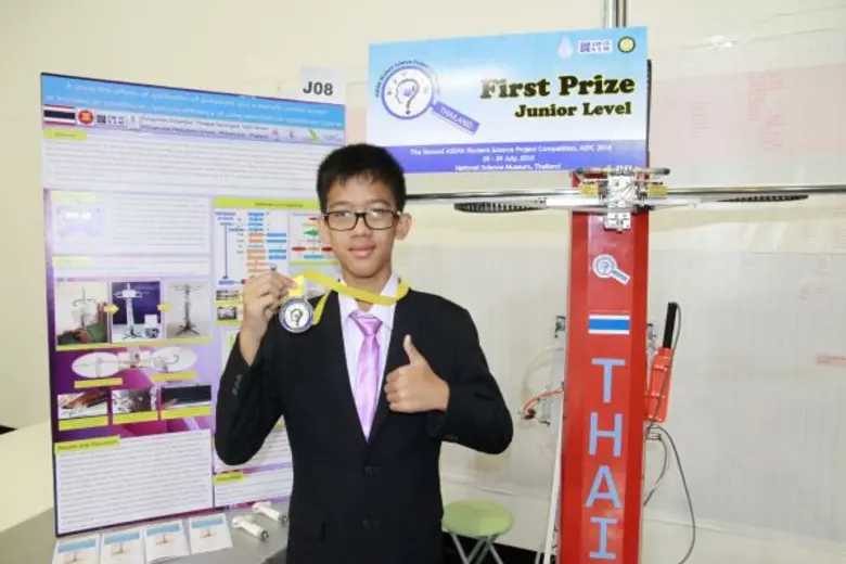 เด็กไทยคว้ารางวัลที่ 1 ทั้งระดับ ม.ต้น แล...