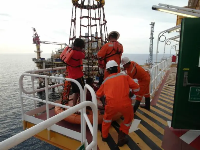 ปตท.สผ.เยี่ยมลูกเรือประมงจากเหตุเรือไฟไหม้