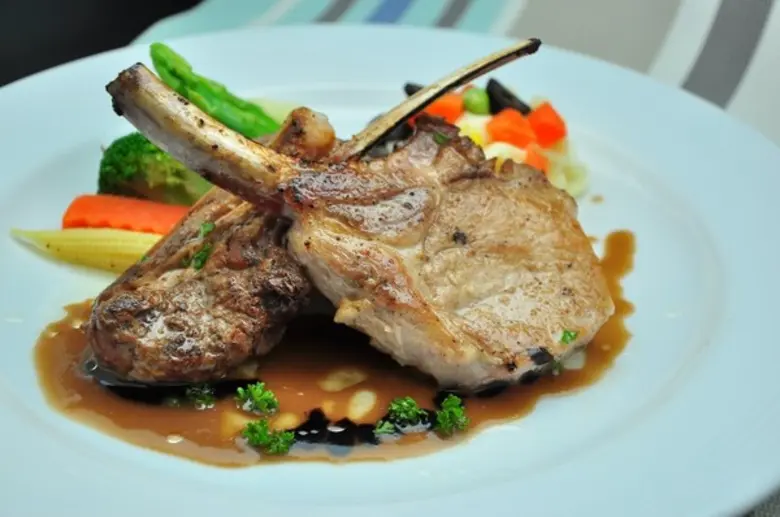 ห้องอาหารทิโวลี่ คอฟฟี่ ช็อป โรงแรมเอเชีย...