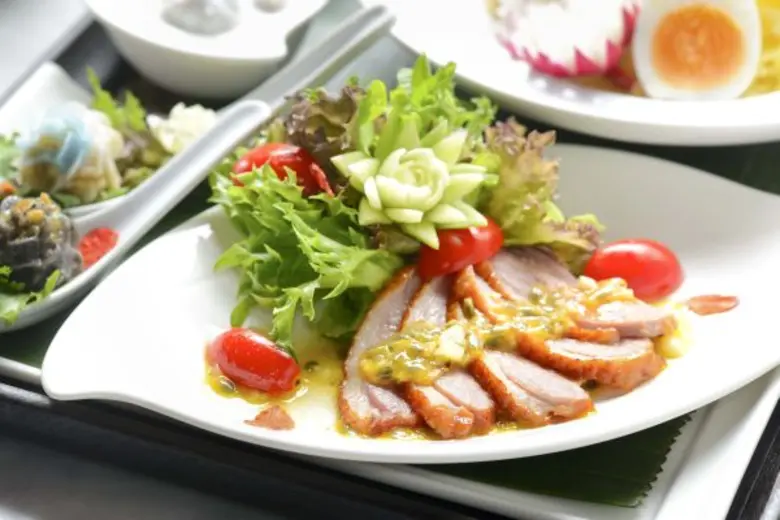 จิม ทอมป์สัน เรสเตอรองท์ ให้ลูกๆ ได้ตอบแท...