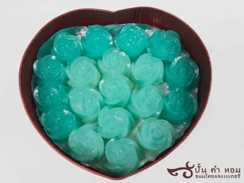 ปั้นคำหอม ต้อนรับวันแม่ ด้วยชุดขนมชั้นดอก...