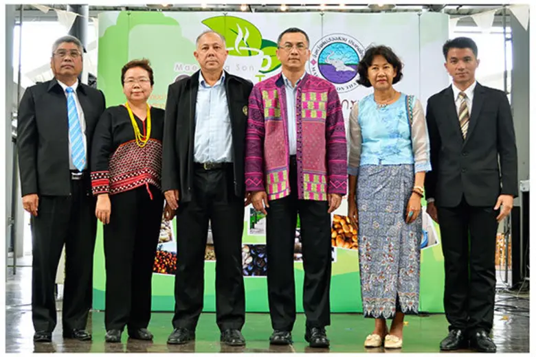 นายวิรุฬ พรรณเทวี (ที่ 3 จากขวา) รองผู้ว่...