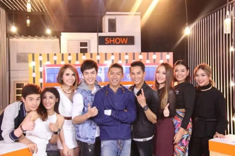 "ทอล์ก-กะ-เทย Tonight" ทอล์กโชว์ที่สร้างร...