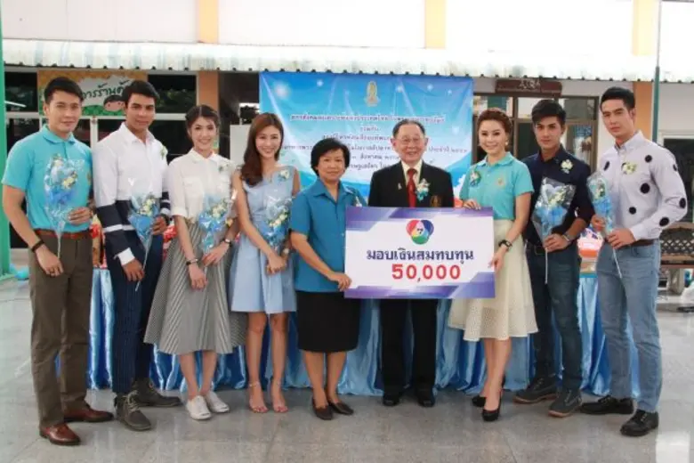 จิณณ์-เขต นำทีมนักแสดงและผู้ประกาศข่าวส่งมอบความสุขให้น้องๆ โรงเรียนเศรษฐเสถียร ในพระราชูปถัมป์