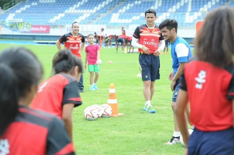 ดีคอลเจนจับมือมูลนิธิซิโก้ เสริมพลัง สานฝันเยาวชนนักเตะไทยที่ชลบุรี