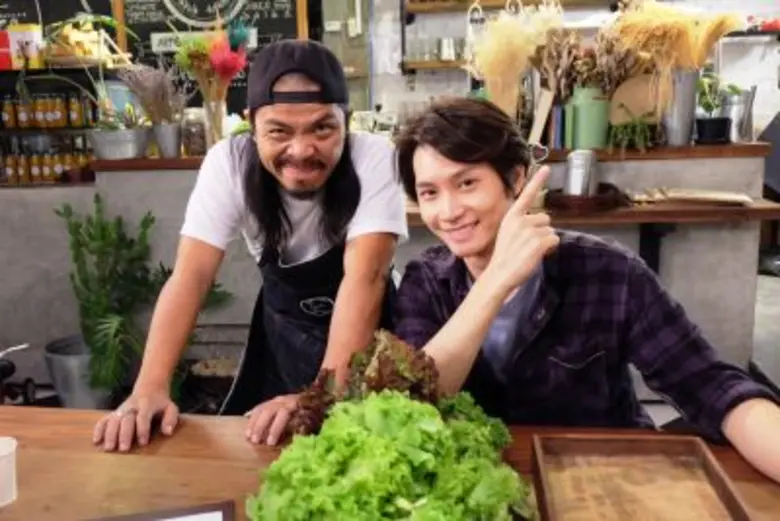 “หมู-บิ๊กแอส” ขำตัวเอง...ชิมลางละครครั้งแรก ตื่นเต้นจัด ฉีกลุคส์ขาร็อค มาเปิดขายน้ำผัก  ใน “Man in The Rain”