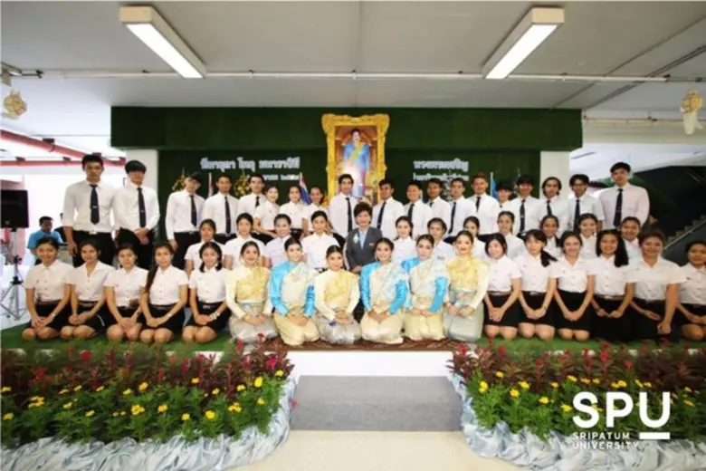 มหาวิทยาลัยศรีปทุม จัดพิธีถวายพระพรชัยมงค...