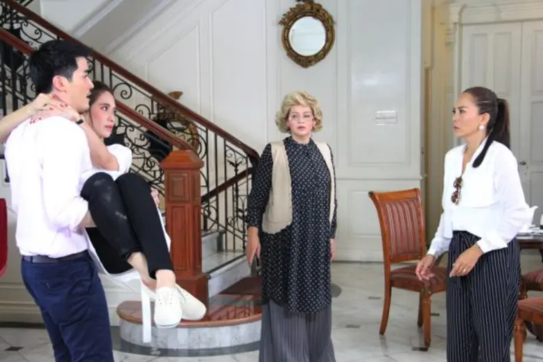 “พลอย” เกิดอุบัติเหตุตกรถ ATV เท้าแพลง “แจ๊ค” ได้ทีอาสาอุ้ม! หวังโกยคะแนนพิศวาส