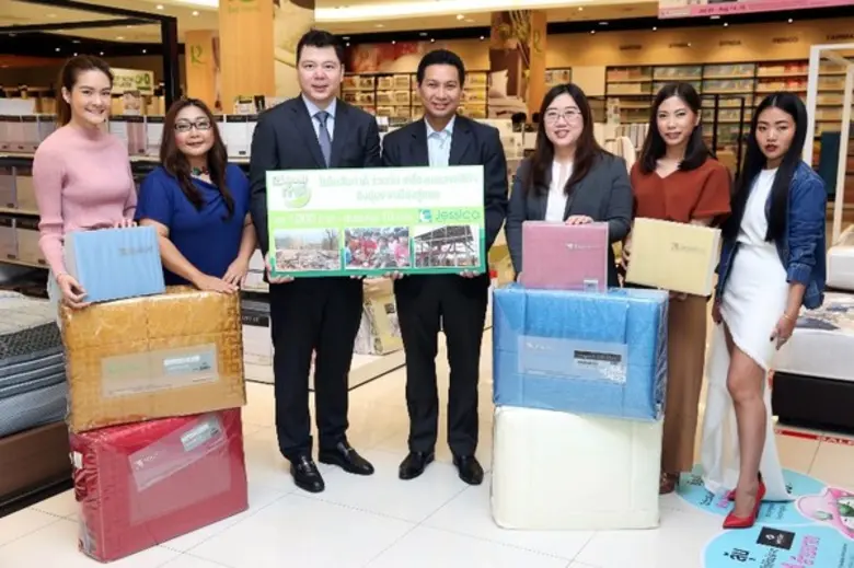 คุณเอกลักษณ์ รุ่งอนันต์ชัย (ที่3 จากซ้าย)...