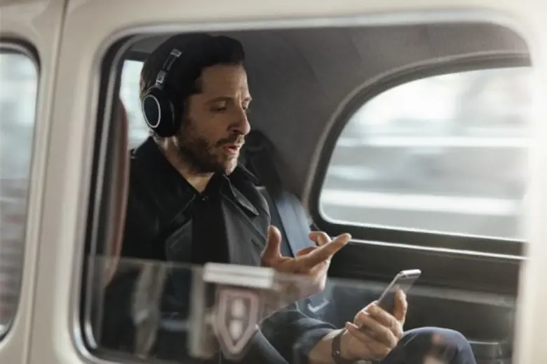 เปลี่ยนโลกการเดินทางของคุณ หูฟังไร้สายเซนไฮเซอร์ PXC 550 มอบชั่วโมงการทำงานได้นานกว่า แก่ประสบการณ์การเดินทางอันชาญฉลาด