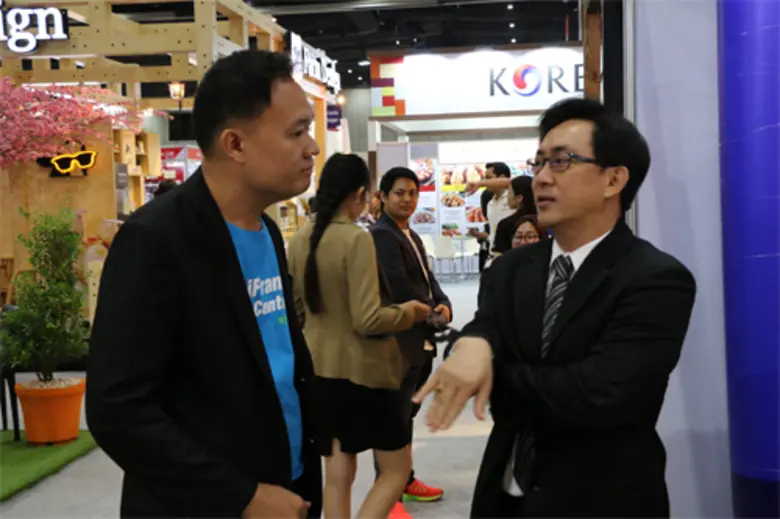“ผอ.พูนพงษ์” กรมพัฒนาธุรกิจการค้า เยี่ยมชมบูธ ThaiFranchiseCenter.com ในงาน TFBO 2016