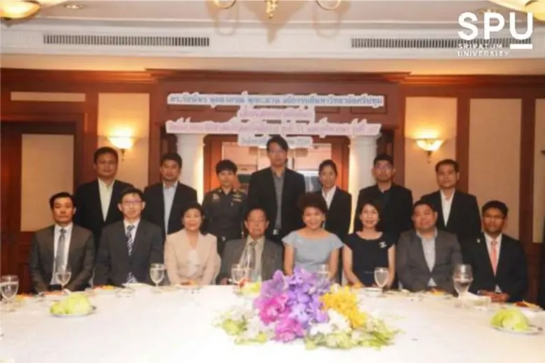 มหาวิทยาลัยศรีปทุม จัดงานเลี้ยงแสดงความยิ...