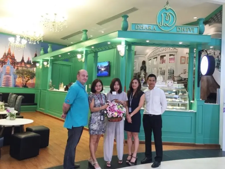 นางสาวเสาวณีย์ ขาวอุบล (ที่ 2 จากซ้าย) ตั...