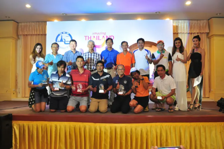 สันติ ชุดินธารา (ยืนที่ 3 จากซ้าย) รองผู้...