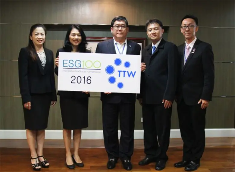 คุณชัยวัฒน์ อุทัยวรรณ์ (กลาง) กรรมการผู้จ...