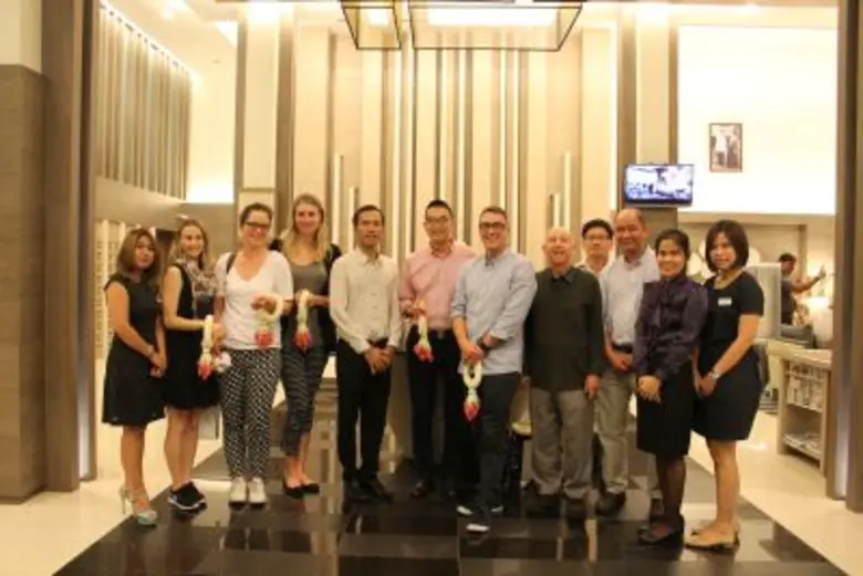 นายรอชิดี หีมเบ็นหมาน (ที่ 5 จากซ้าย) ผู้...