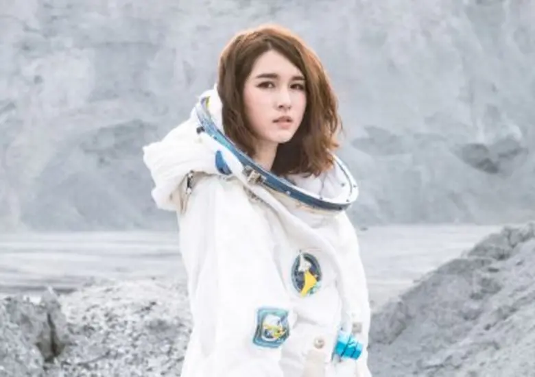 ปล่อยเพลงป๊อป สดใสมาทำให้หัวใจใครหลายคนกร...