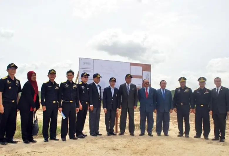 นายกุลิศ สมบัติศิริ อธิบดีกรมศุลกากร และ ...