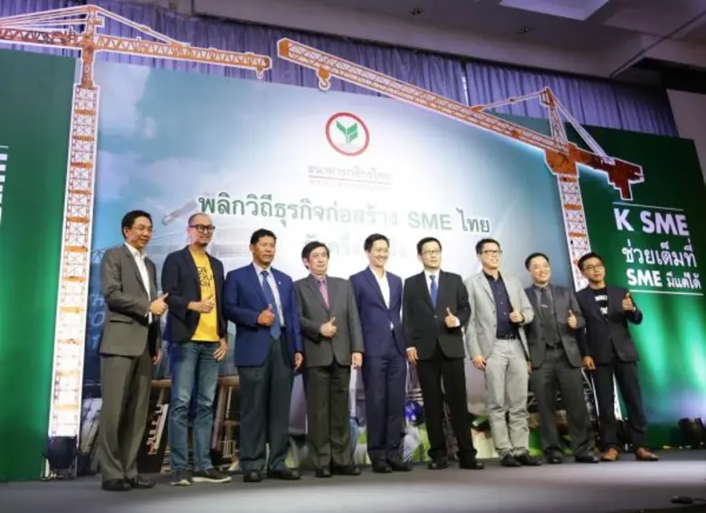 นายพัชร สมะลาภา (กลาง) รองกรรมการผู้จัดกา...