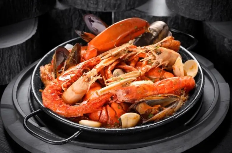 ห้องอาหารอูโนมาส โรงแรมเซ็นทาราแกรนด์และบ...