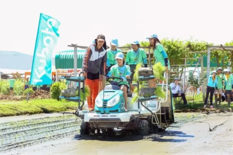 ภาพข่าว: .สยามคูโบต้าชวนน้อง มาลองใช้ชีวิตแบบติดเอฟ