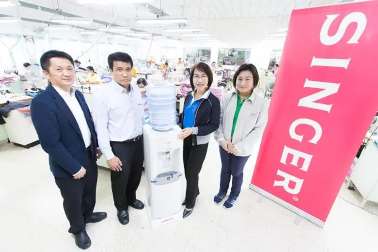 คุณนงลักษณ์ ลักษณะโภคิน (ที่ 2 จากขวา) กร...