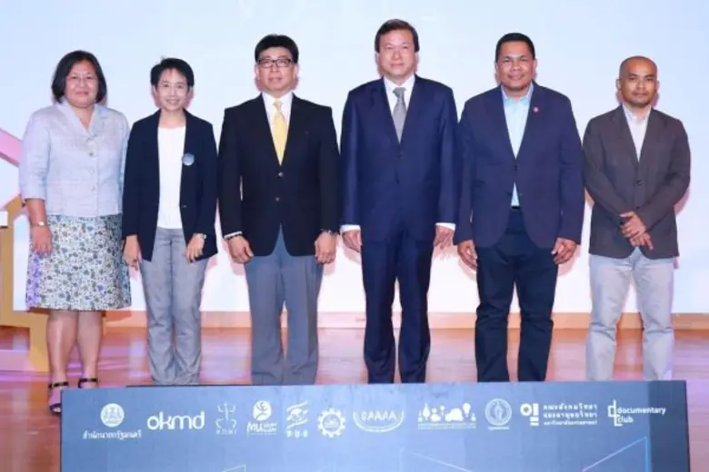 ศาสตราจารย์ ดร.อภินันท์ โปษยานนท์ ปลัดกระ...