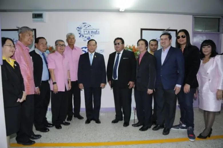 รมว.พม. เยี่ยมชมการดำเนินงานห้องบันทึกเสียง “S2S สตูดิโอ” ของมูลนิธิสถาบันดนตรีคนตาบอด มุ่งยกระดับอาชีพทางดนตรีให้กับคนตาบอดอย่างครบวงจร