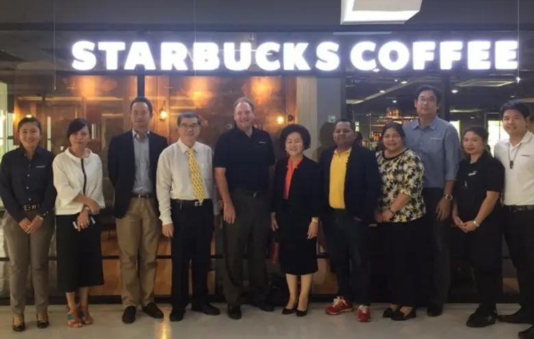 รศ.เกศินี วิฑูรชาติ (กลาง) รองอธิการบดีฝ่...