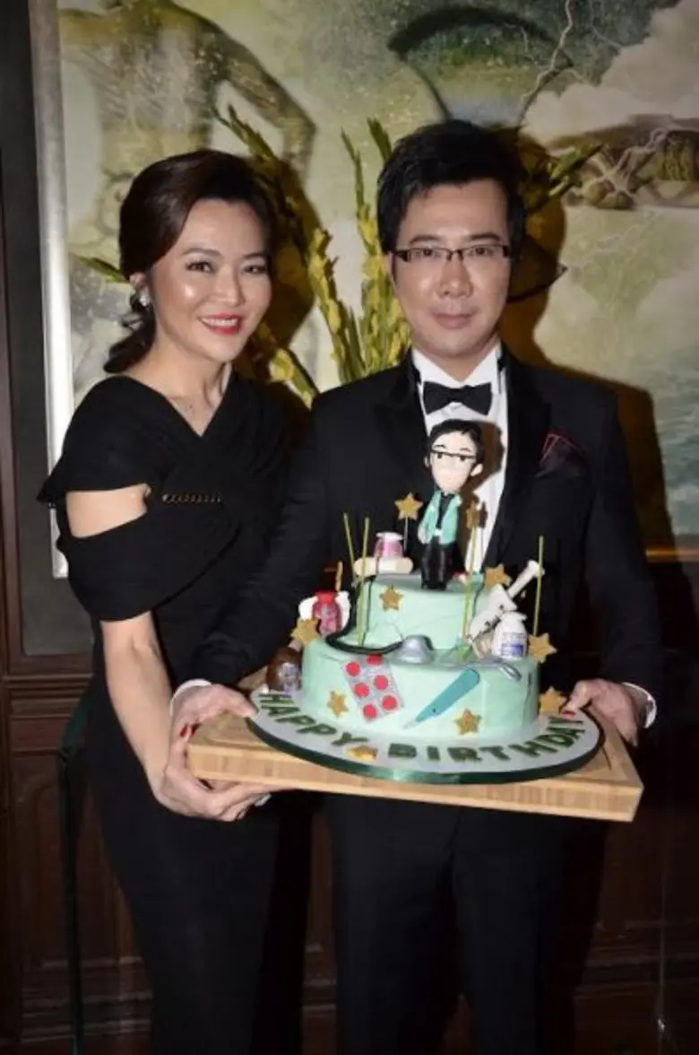 เซเลบริตี้ – คนดัง รวมตัว “ซิทดาวน์ดินเนอร์ การกุศล” ฉลองความสำเร็จ AIC Clinic ก้าวสู่ระดับอินเตอร์