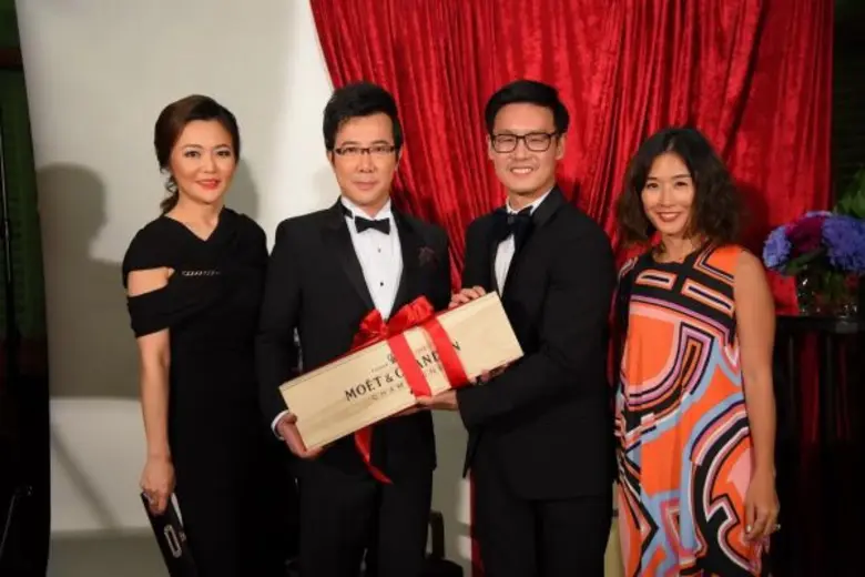 เซเลบริตี้ – คนดัง รวมตัว “ซิทดาวน์ดินเนอร์ การกุศล” ฉลองความสำเร็จ AIC Clinic ก้าวสู่ระดับอินเตอร์