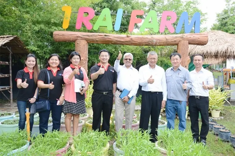 มร. ชอง เป๊ก ฮุง (คนที่4 จากซ้าย) กรรมการ...