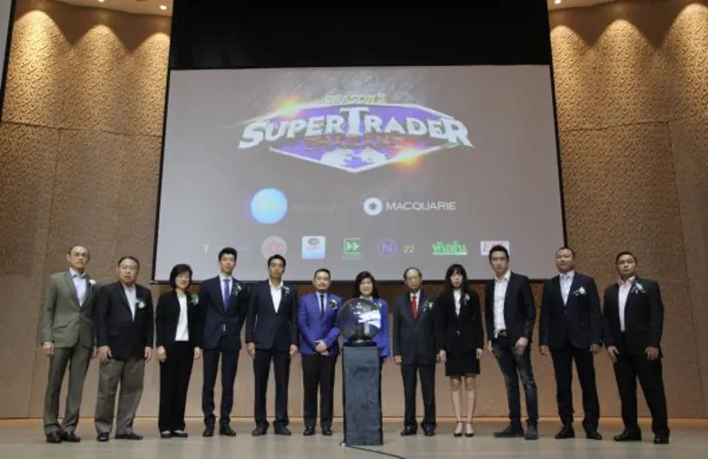 นางเกศรา มัญชุศรี (ที่ 6 ขวามือ) กรรมการแ...