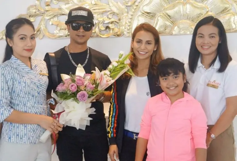 นางสาวรุจจิเรศ อนัญพงศ์ ผู้จัดการฝ่ายห้อง...