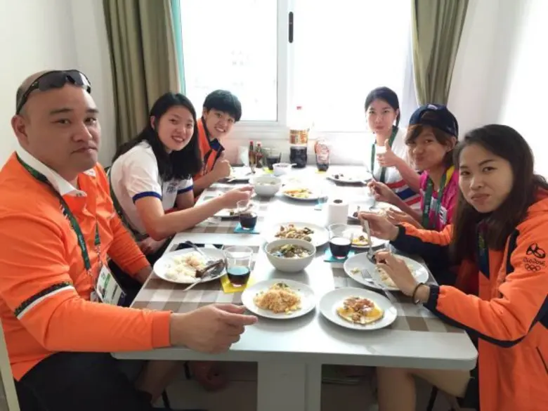 ด้านความเคลื่อนไหวของทีมนักตบลูกขนไก่ทีมช...