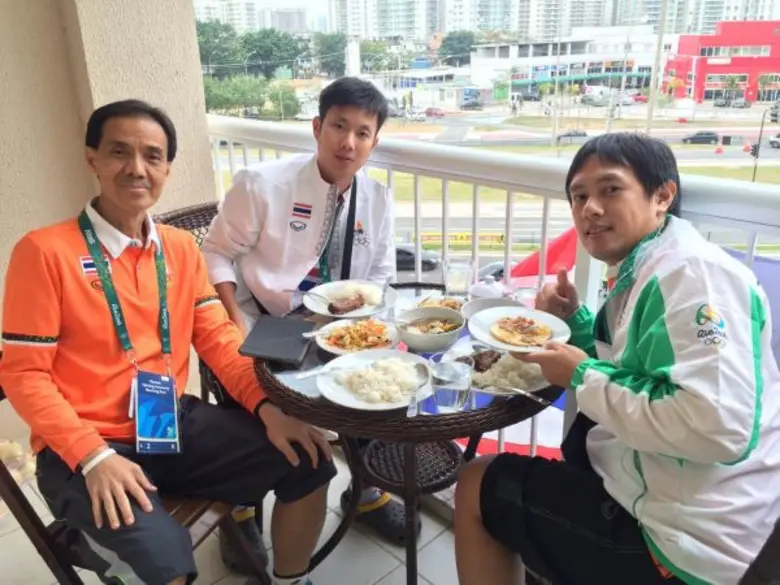 'น้องเมย์'นำแบตมินตันไทยชุดโอลิมปิกยกทีมหม่ำข้าว'ไทยเฮ้าส์' ปลื้ม กกท.และซีพี จัดเต็มอาหาร-นวดคลายกล้ามเนื้อให้นักกีฬา