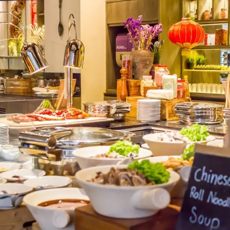 ห้องอาหารพลับบลิค โรงแรมอวานี เอเทรี่ยม ก...