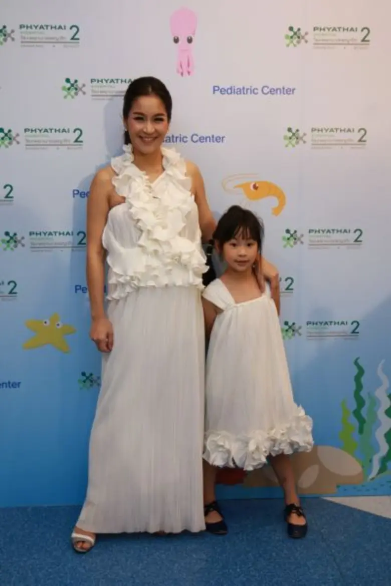 โรงพยาบาลพญาไท 2 เปิดตัว "ศูนย์สุขภาพเด็ก" โดยมีคุณแม่คนสวย "จูน-กษมา ศิลาชัย" จูงมือลูกน้อย "ออกัส" มาร่วมงาน