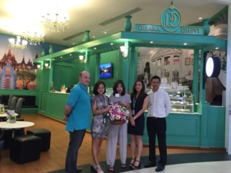 นางสาวเสาวณีย์ ขาวอุบล (ที่ 2 จากซ้าย) ตั...