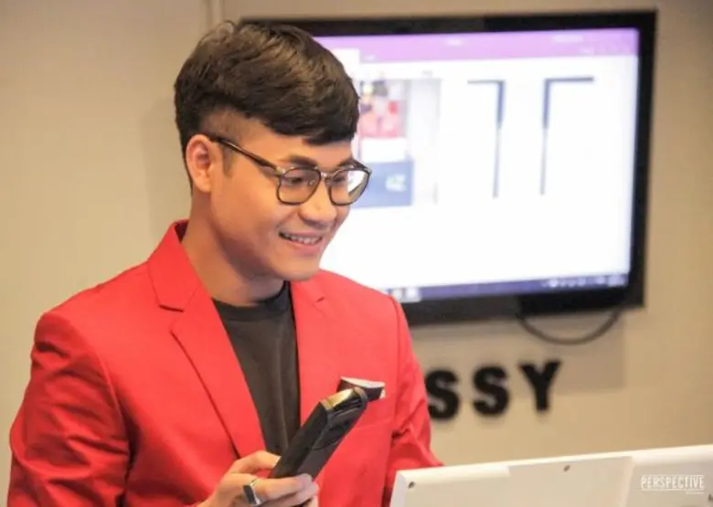 ทีวีไกด์: รายการ "Perspective" อังกฤษจัดเต็มกับ “ครูลูกกอล์ฟ” เปลี่ยนเป็นรันเวย์ เอาชนะใจเด็กและชนะใจตน