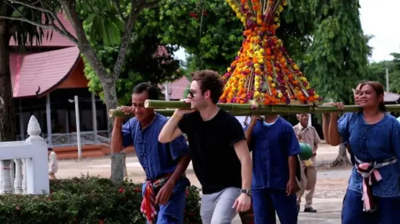 ทีวีไกด์: รายการ "ลองStay" แจ็ค บราวน์ ตามล่าหาต้นดอกไม้ เพื่อเอามาทำสิ่งนี้ ใน ลองStay