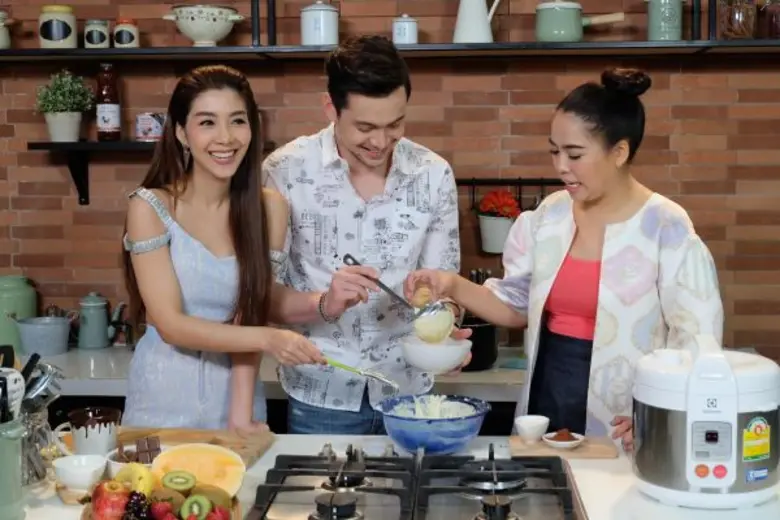 รายการเลดี้ก้นครัว : เวลา 14.15 น. พบกับพ...