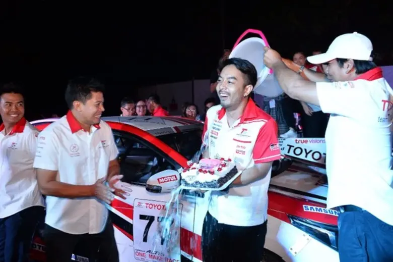 “โตโยต้า มอเตอร์สปอร์ต” ระเบิดความสนุกโดนใจชาวโคราช ได้กระทบไหล่ พระเอกมาดเข้ม “เวียร์-ศุกลวัฒน์”