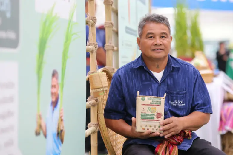 เทสโก้ โลตัส ผนึก ธ.ก.ส.-ชาวบ้านศรีสะเกษ-ช่อง 3 ปั้น “ไรซ์ บัดดี้”ข้าวหอมมะลิอินทรีย์ ตามโมเดลประชารัฐ คืนความสุขและรายได้ให้ชาวนาอย่างยั่งยืน