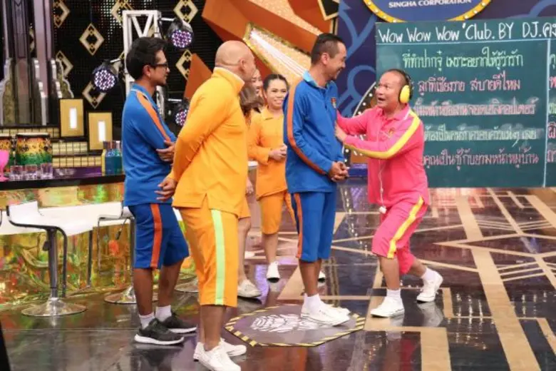 ทีวีไกด์: รายการ “ชิงร้อยชิงล้าน ว้าวว้าวว้าว” แก๊ง 3 ช่า รวมทีม เปิ้ล,ว่าน,โจโจ้ จับคู่ฮา ปิดหูอ่านปาก ถามตอบตามอารมณ์