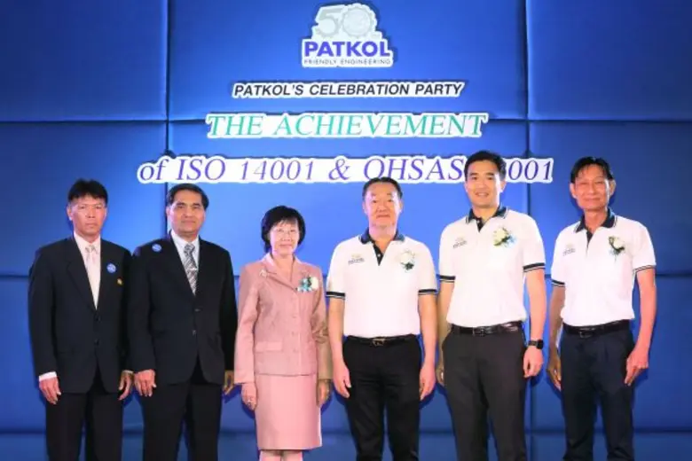 นางพรรณี ศรียุทธศักดิ์ (กลางซ้าย) อธิบดีก...